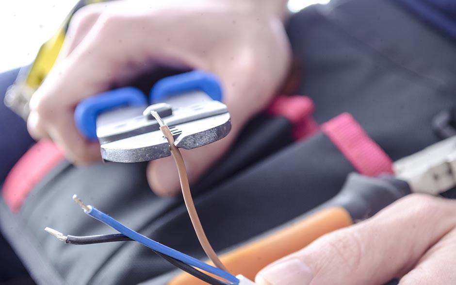 je recherche un électricien Paris 4